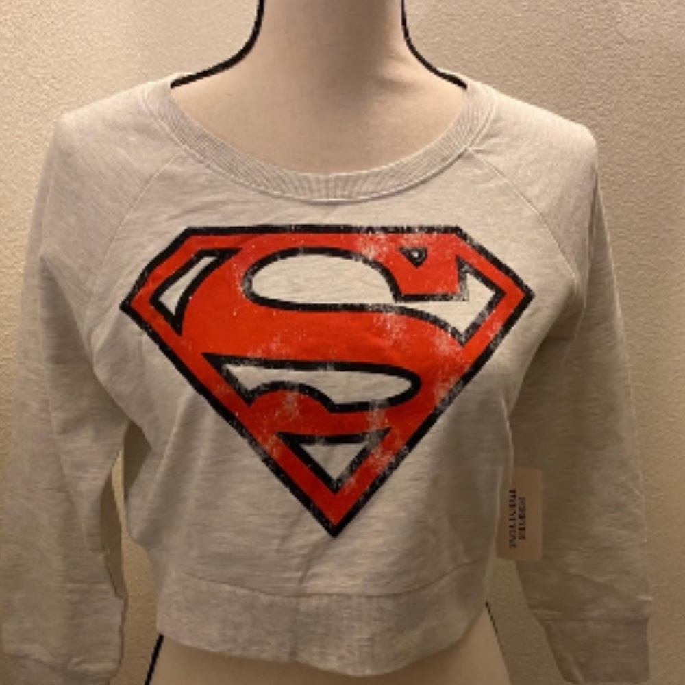 Forever 21 Light Gray Cropped Sweatshirt with Red Graphic Crest NWT